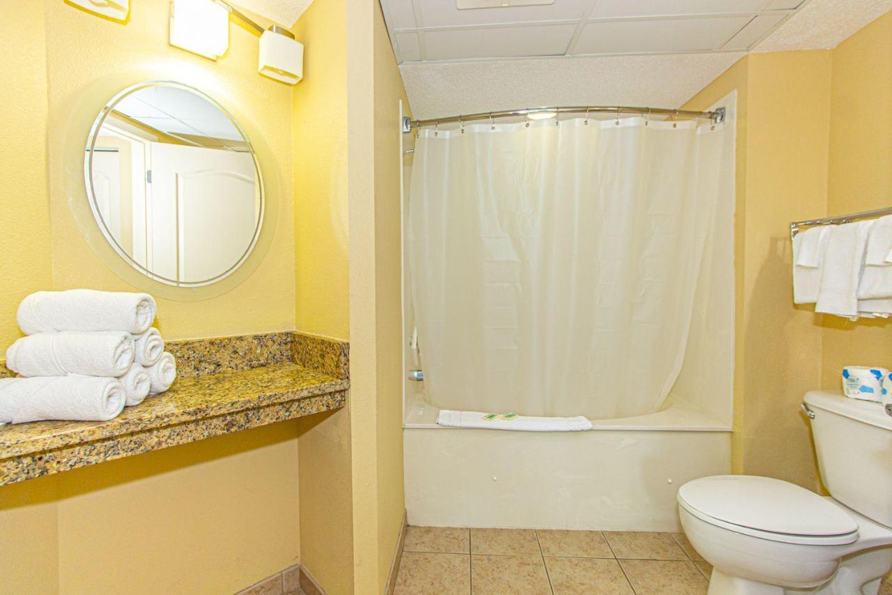 Oceanfront 2 Bedroom Suite With Incredible Views! Carolinian 630 マートルビーチ エクステリア 写真